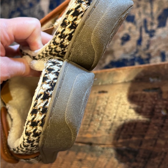 Vionic Carlin Orthopedic Houndstooth Supportive Slippers with Velcro Closure - Picture 7 of 11